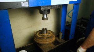 Замена ступичного подшипника Nissan Note