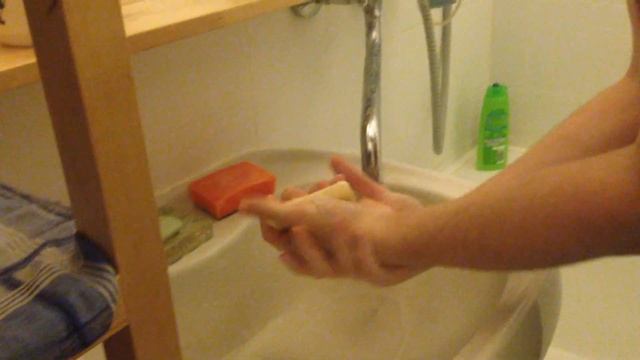 КАК ОТМЫТЬ РУКИ ОТ ЛИПКОЙ ЛЕНТЫ ДЛЯ МУХ смотреть онлайн