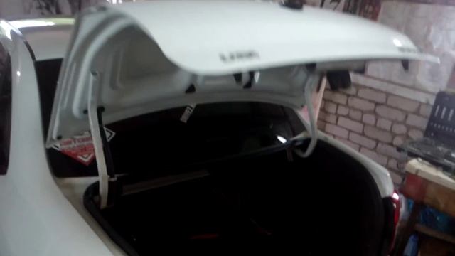 Газовые упоры багажника LADA GRANTA смотреть онлайн