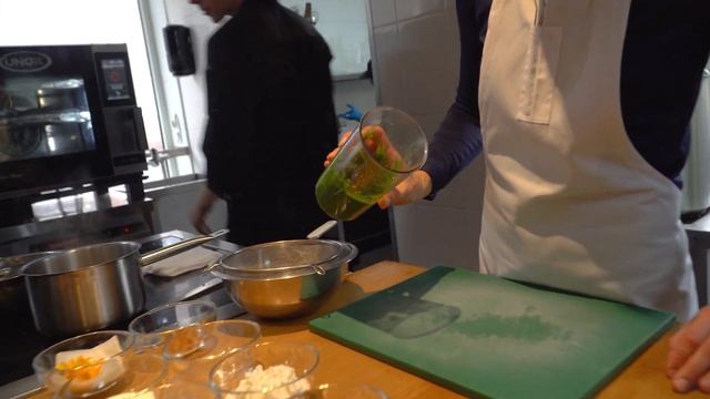 Творог c фейхоа и кремом из петрушки рецепт №31 от @user-lc1gk5vs5z смотреть онлайн