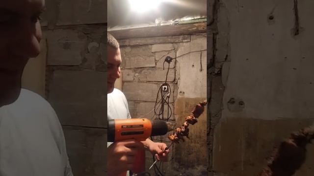 Жена не пустила подогреть шашлык в микроволновке