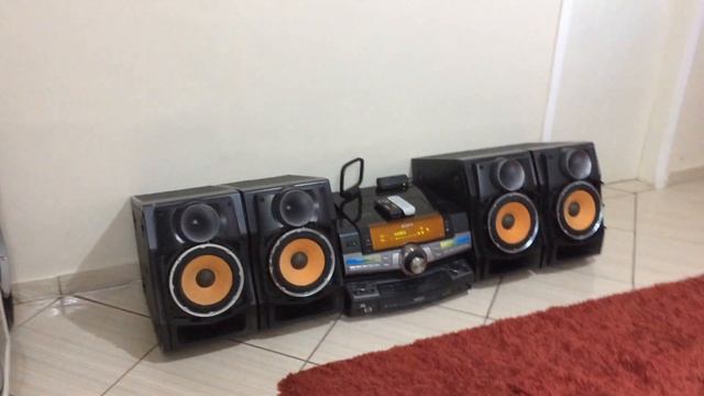 SONY FST-ZUX9 TOCANDO NO PANCADÃO!! смотреть онлайн