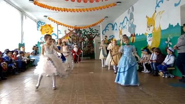 Танец снежинок на утреннике 2017 смотреть онлайн