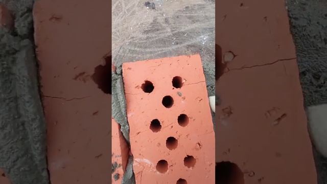 работа каменщика на большой стройке