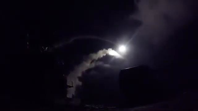 США нанесли удар по аэродрому в Сирии смотреть онлайн