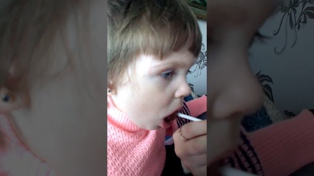 Первый раз едим сладкую конфету!!!))) смотреть онлайн