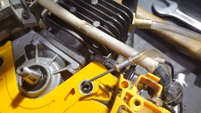 как заменить сальники на бензопиле CHAMPION 241.разборка