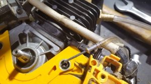 как заменить сальники на бензопиле CHAMPION 241.разборка