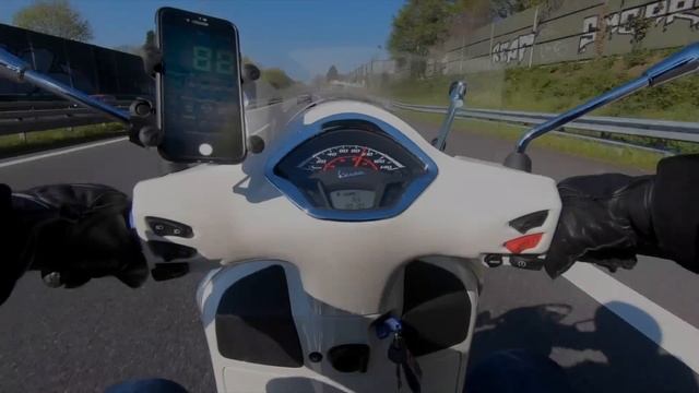 Vespa GTS 300 hpe Top Speed | GPS vs. Speedometer смотреть онлайн
