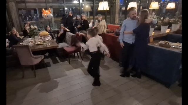 Дима и Лана! Дети Зажгли танцпол!!! Подарок крестному!!! 03.04.2021г. смотреть онлайн