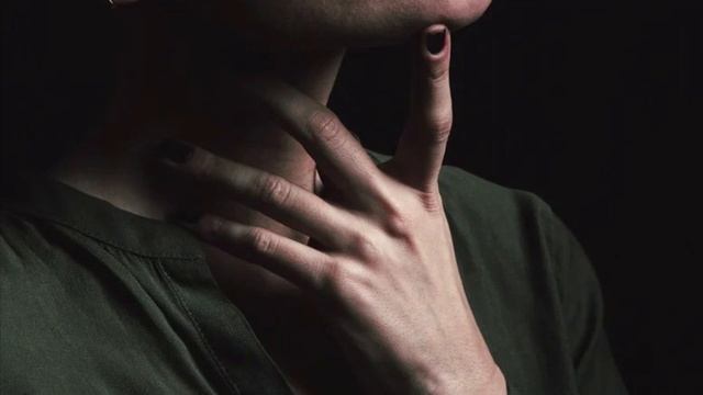What Does A GULP Mean? - The Hard Swallow - Body Language смотреть онлайн