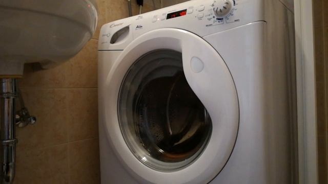 Lavatrice Candy Grandó comfort: Lana & Mano 30°C, ultimo risciacquo e centrifuga finale a 400 giri смотреть онлайн