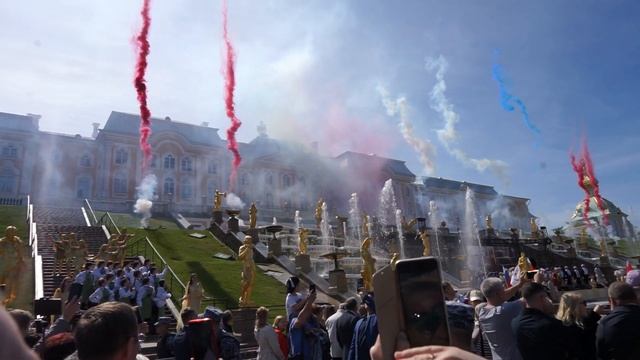 Весенний праздник фонтанов в Петергофе смотреть онлайн