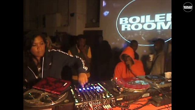 Cooly G Boiler Room London DJ Set смотреть онлайн