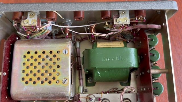 Разобрали Зарядное устройство к радиостанции Р-853 В. Есть ли там ценные детали? смотреть онлайн