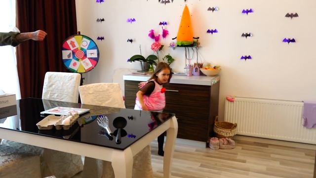 ХЭЛЛОУИНА НЕ БУДЕТ! Призрак Хэллоуина заколдовал костюмы и украшения к празднику! смотреть онлайн