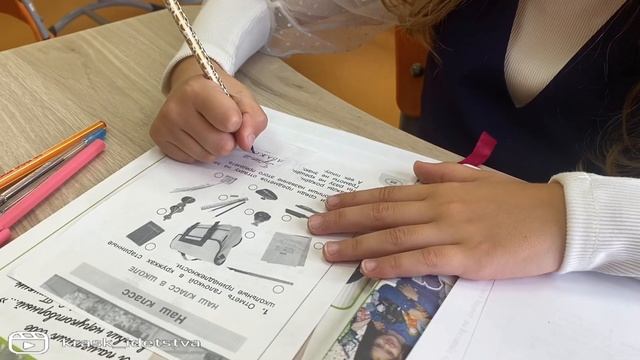 Залакова Анастасия - «Краски детства» - «Песенка первоклашки» (сл. и муз. А. Петряшевой) смотреть онлайн