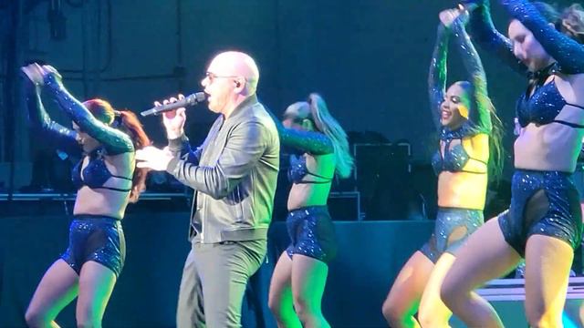 Pitbull - Hotel Room Service - Live PNC Bank смотреть онлайн