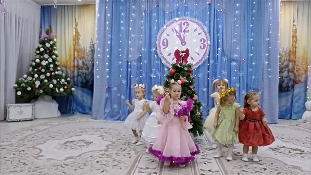 Новогодний утренник в группе раннего развития "Сказка". смотреть онлайн