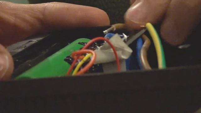 Comando Plafoniera Neon con Arduino Relè 5v-220v automatico PIR смотреть онлайн
