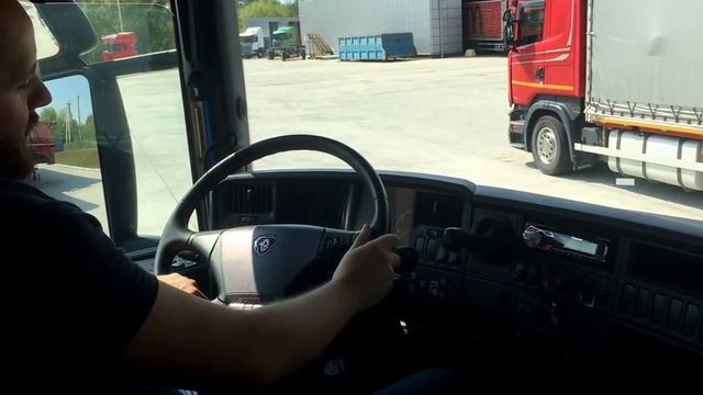 Короткий огляд тягача Scania R400 з пробігом смотреть онлайн