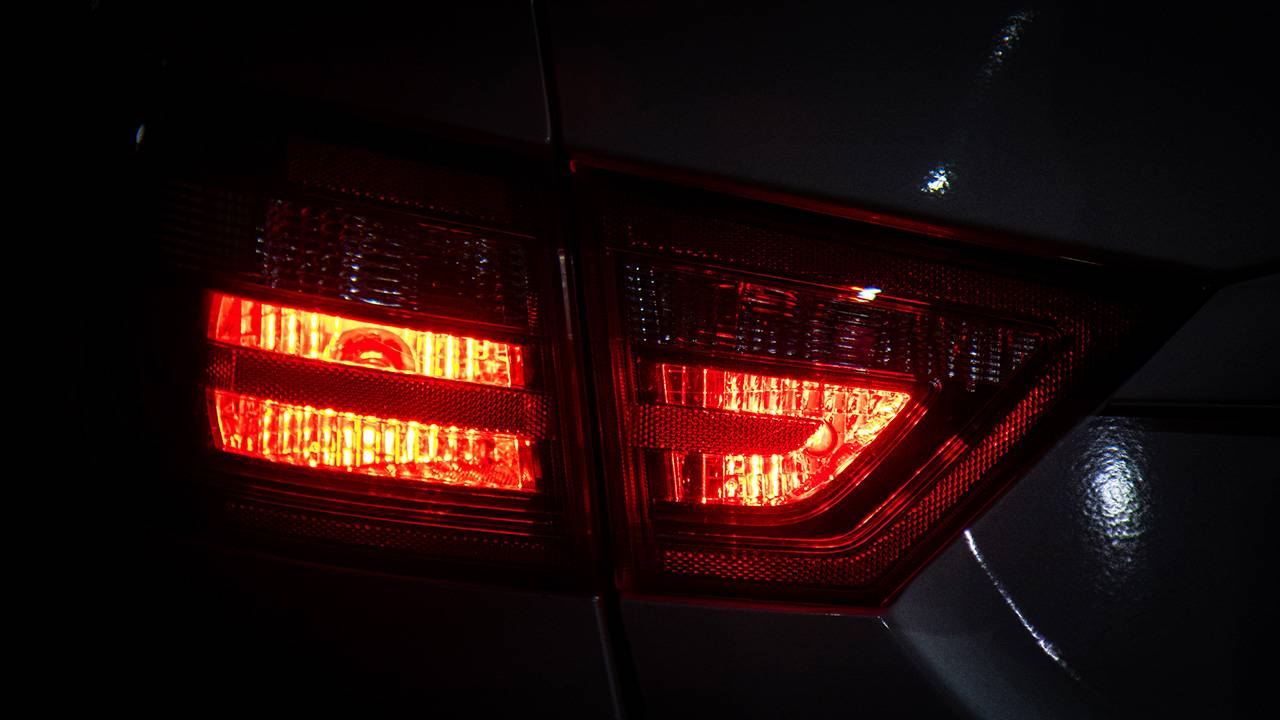 Замена габарита Lada Vesta на LED W5W T10 двухсторонняя красная Дилас