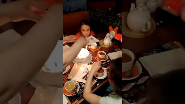 ТОЛЬЯТТИ МАДАГАСКАР ПАРК| ДЕНЬ РОЖДЕНИЯ!УРРА!ЗАДУВАЕМ СВЕЧИ!ЗАГАДЫВАЕМ ЖЕЛАНИЕ-YOUTUBE смотреть онлайн