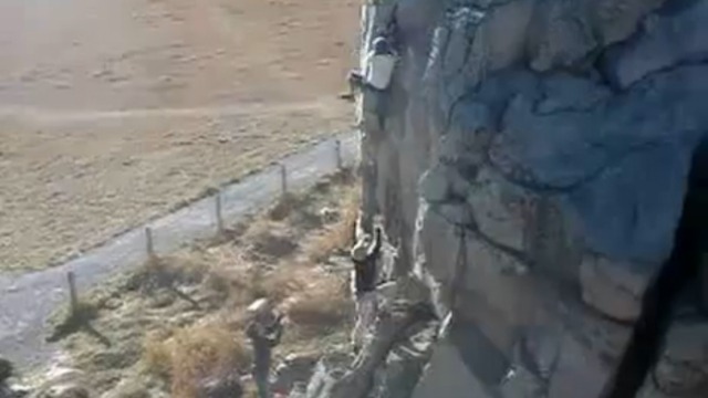 Сорвалась со скалы