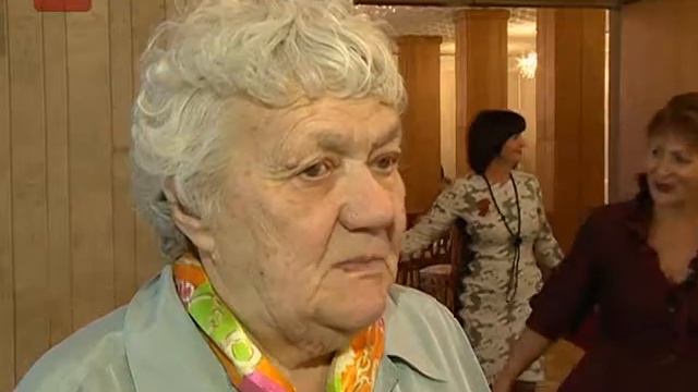 В отделе ЗАГС Великого Новгорода 10 мая чествовали ветеранов-восстановителей города смотреть онлайн