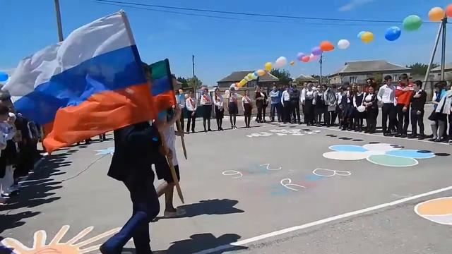 СОШ2 Дучи Последний звонок, передача знамени