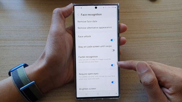 Galaxy S22/S22+/Ultra: How to Turn On/Off Face ID Password Faster Recognition смотреть онлайн