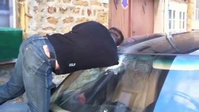 Забыл ключи и придумал очень странный способ смотреть онлайн