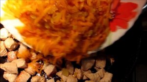 Булгур с мясом и овощами на сковороде