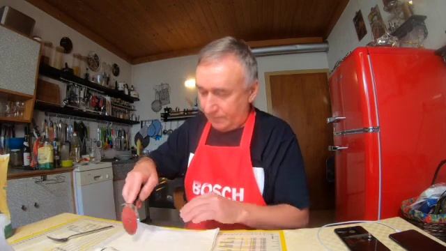 Слоенки с черешней и с творожным сыром Филадельфия, с черносливом и с изюмом смотреть онлайн