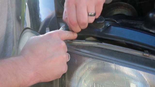 Sidelight cluster removal - Mitsubishi L400 (Delica) 1996 смотреть онлайн