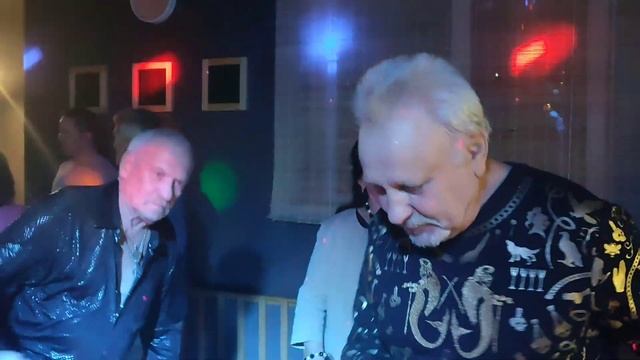 "Я НЕ ХОЧУ"... звучит в кафе "КИНТО" в ГОМЕЛЕ...6.10.2022года. смотреть онлайн