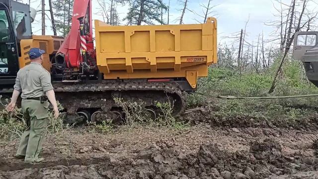 Вездеход Витязь тащит бегемота из болота! смотреть онлайн