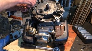 Двигатель газонокосилки МTD!Кто-то ремонтирует,кто-то заводит!)