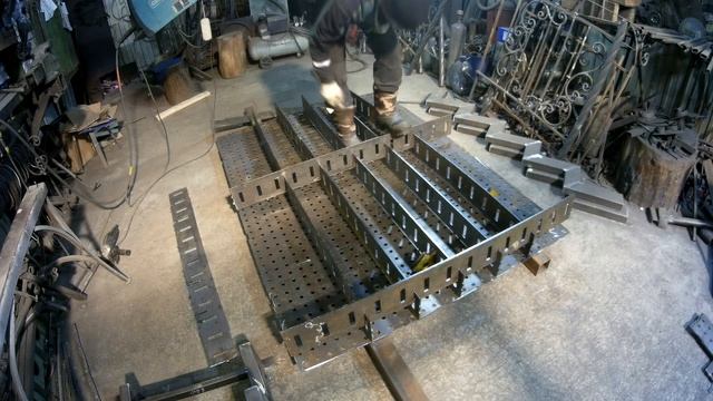 Лучший подарок на Новый Год для сварщика! Самостоятельная сборка сварочного стола. Часть 1. смотреть онлайн