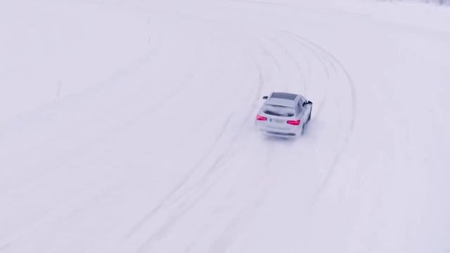 Anuncio TV Mercedes Benz GLC F CELL On the road to emission free driving смотреть онлайн