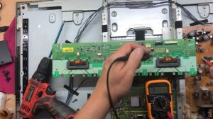 Ремонт телевизора Panasonic TX-R32LX80KS диод моргает два раза.