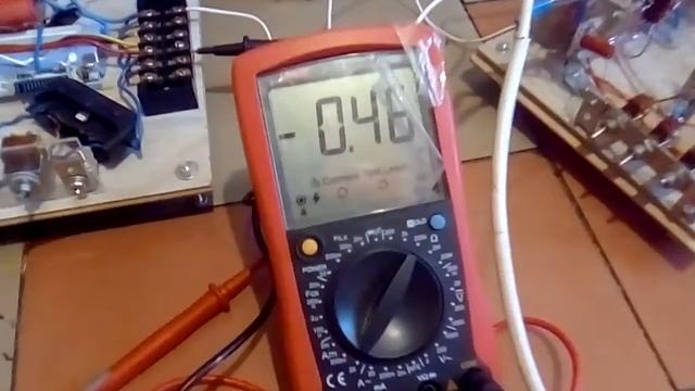 Подключение антенны к генератору через коаксиальный кабель 75 Ом. Детекция резонанса неонкой. Схема смотреть онлайн