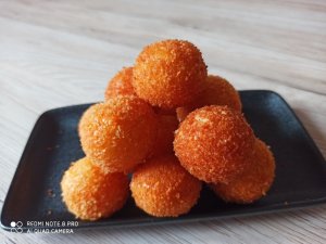 Сырные шарики.