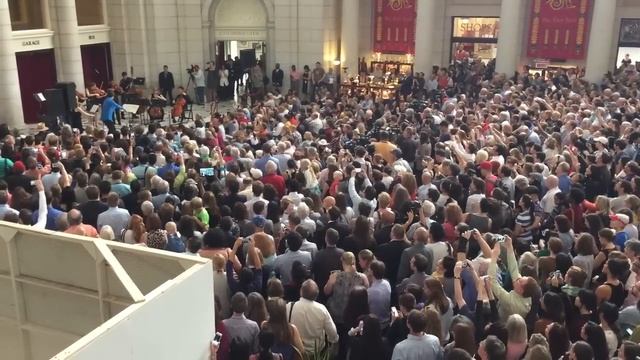 Joshua Bell draws huge crowd at do-over Metro concert смотреть онлайн