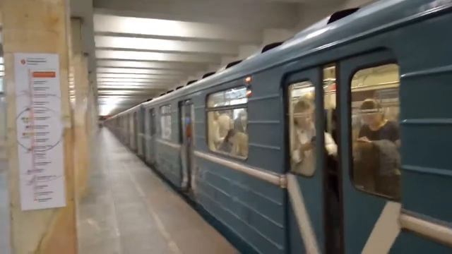 Москва 135 станция метро Новые Черёмушки лето вечер