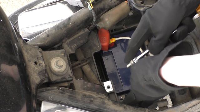 Replacing The Battery In A Honda Shadow 750 смотреть онлайн
