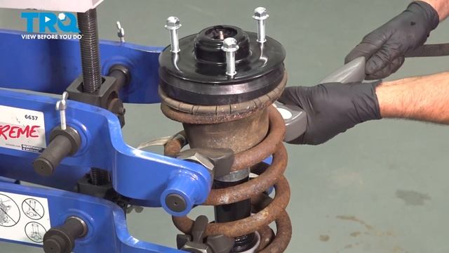 How to Replace Front Shock 2007-2013 Chevy Silverado 1500 смотреть онлайн
