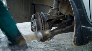 Самостоятельная ДИАГНОСТИКА рулевых тяг и наконечников