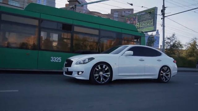 Infinity M25 | White Beast