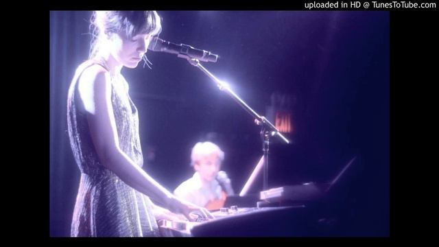 Julia Holter - 2HB смотреть онлайн